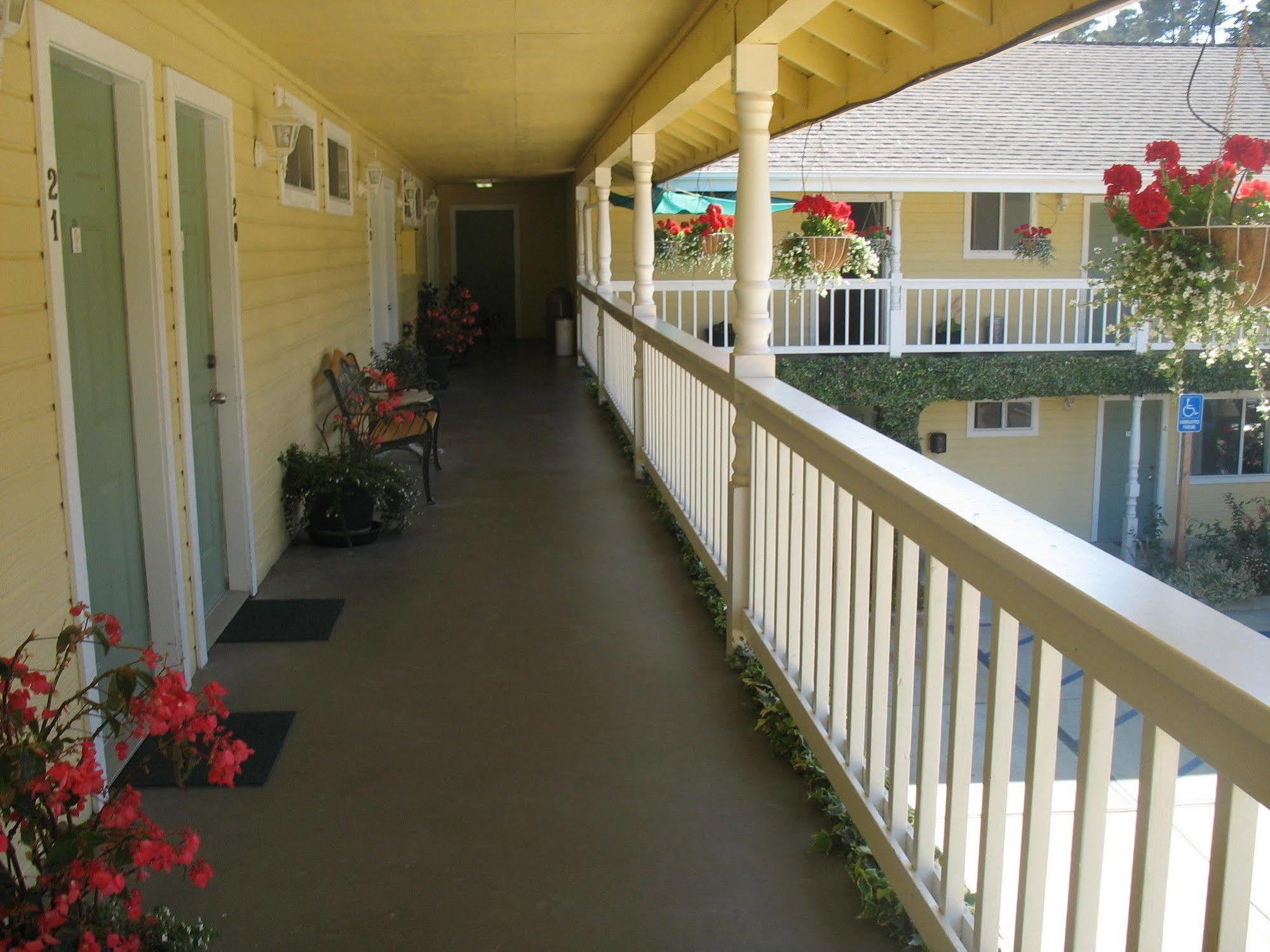 Creekside Inn Downtown Cambria Dış mekan fotoğraf